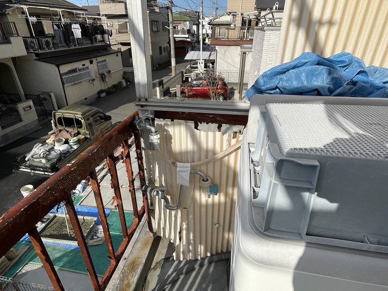 和歌山市で壁に張られた波板も張替えます