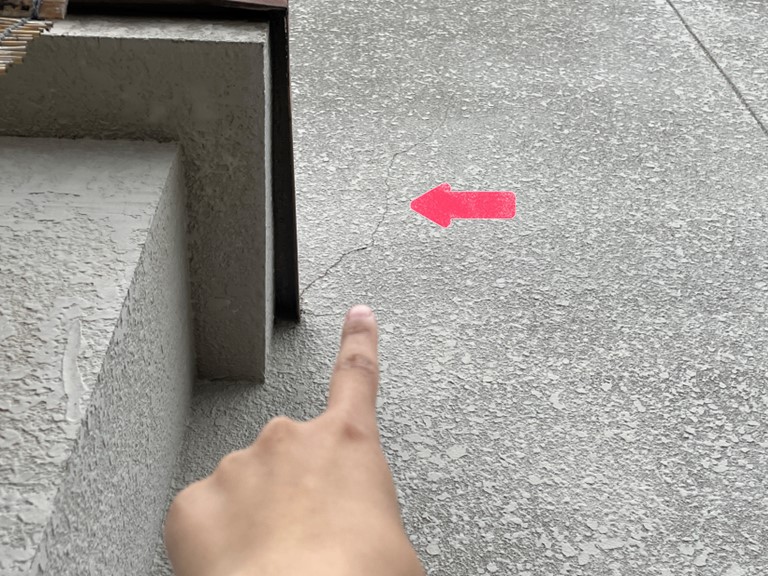 和歌山市で外壁にクラックが多数