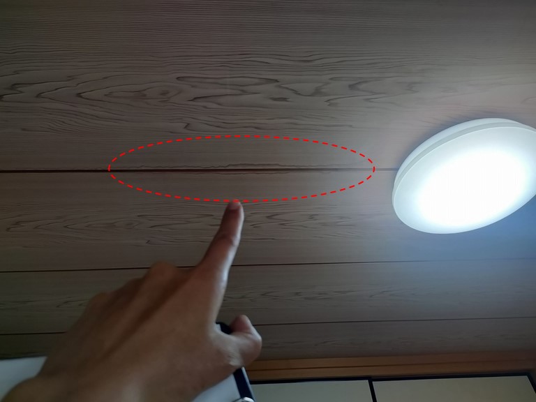 和歌山市で天井に雨染みが発生していました