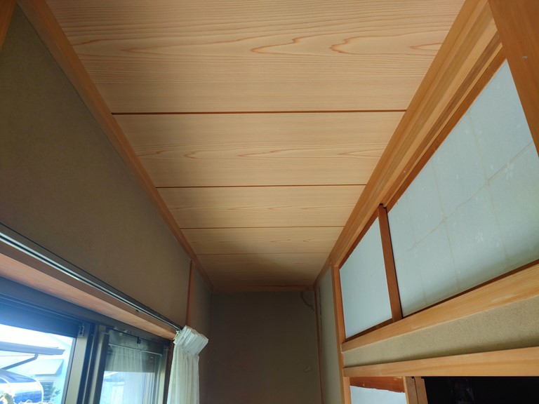 和歌山市で天井板が綺麗になりました