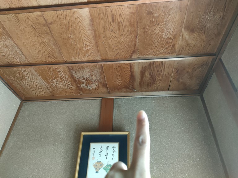 和歌山市で天井板に雨染み