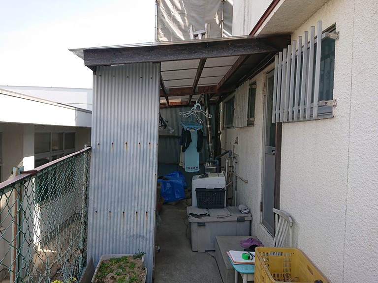 和歌山市で波板が割れた