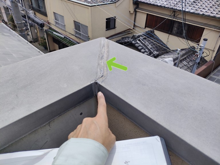 和歌山市で笠木の取合いから雨水が侵入する可能性があります