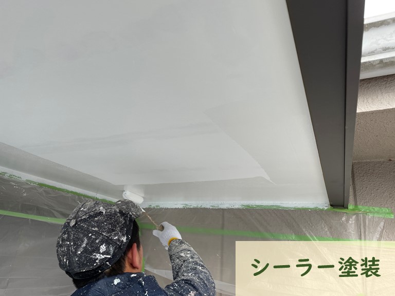 和歌山市で軒天にシーラーを塗装しました