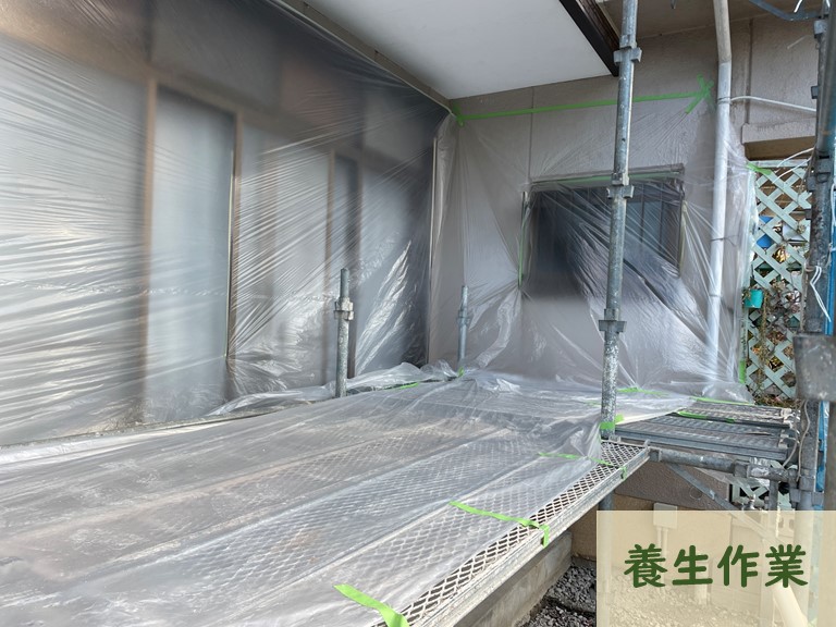 和歌山市で軒天塗装を行うのに養生しました