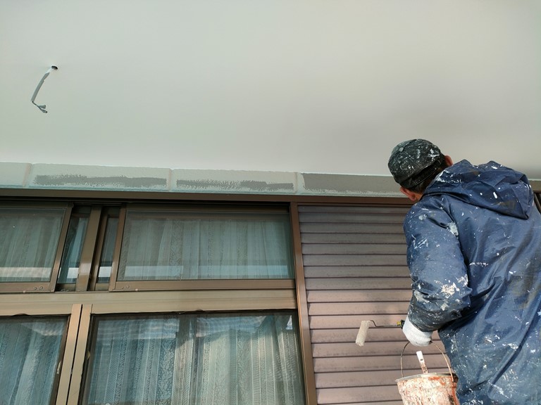 和歌山市で軒天塗装状況