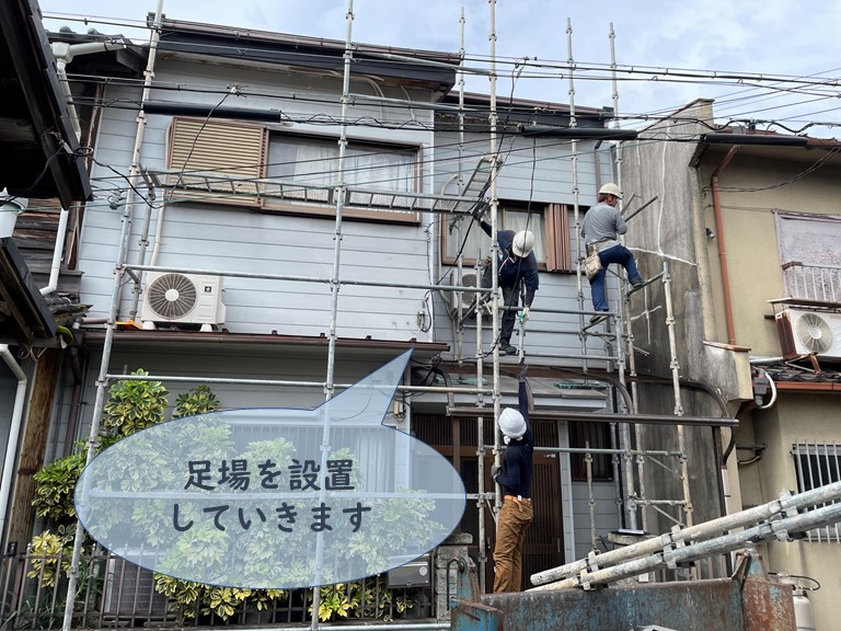 和歌山市で軒天張替を行う際、足場を設置します
