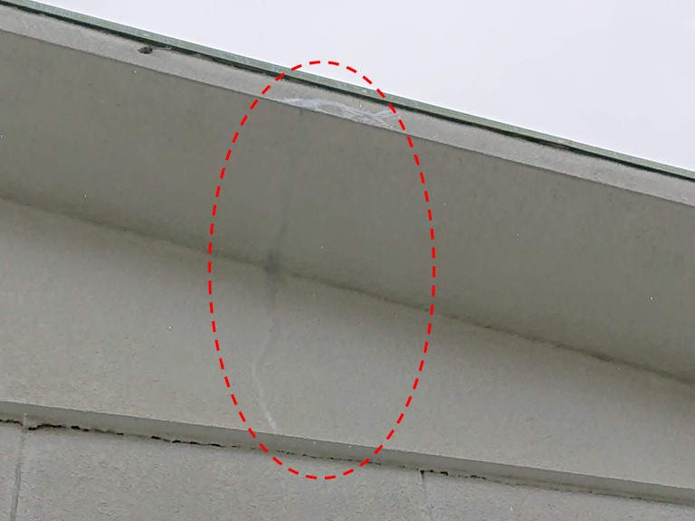 和歌山市で透明のシーリンクで軒天補修しましたので補修箇所が見えにくいです