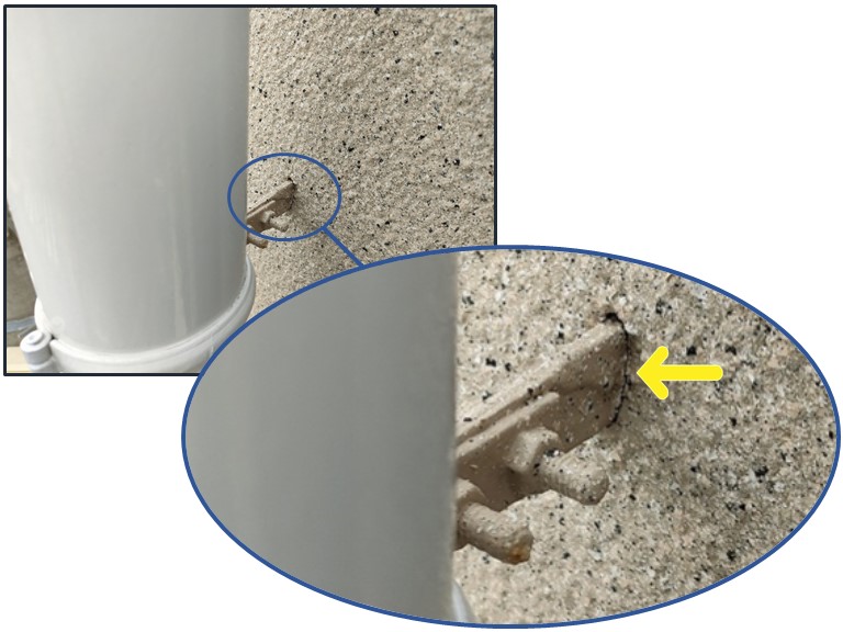 和歌山市で金具の取合いにシーリングを充填します