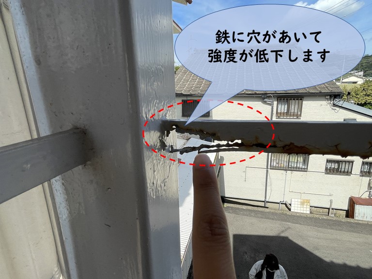 和歌山市で鉄階段に穴が・・・