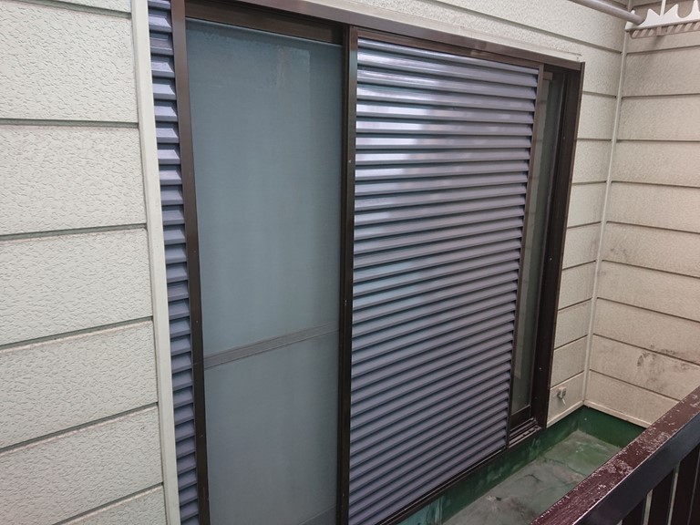 和歌山市で雨戸の塗装が完成し綺麗になりました