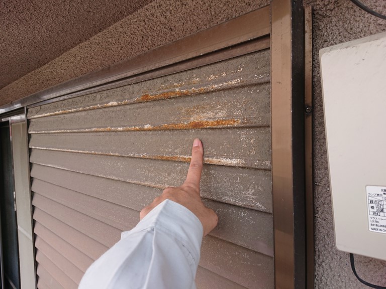 和歌山市で雨戸の錆も気になるようでした