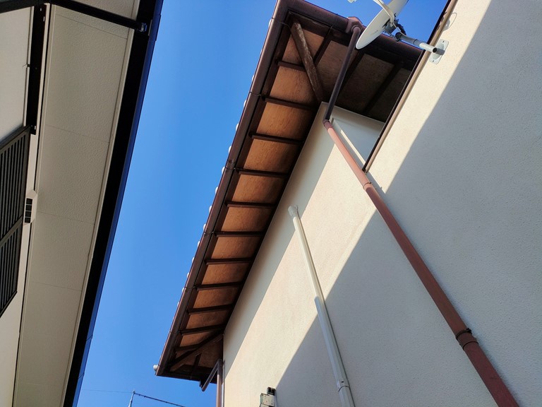 和歌山市で雨樋の勾配調整が完成しました