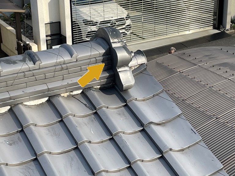 和歌山市で鬼瓦の漆喰が4か所無くなっていました