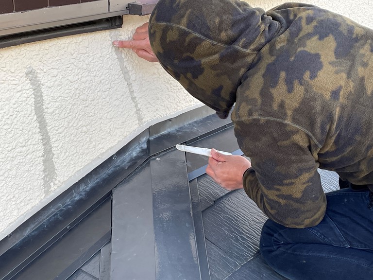 和歌山市のひび割れ補修でコーキングで補修しました