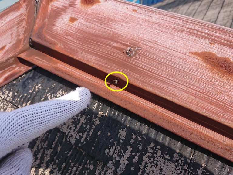 和歌山市の棟板金から釘か抜けかけてました