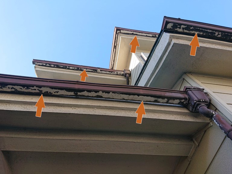 和歌山市の軒樋の塗装がめくれてしました