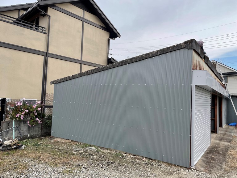 岩出市でガレージの波板を張替えました