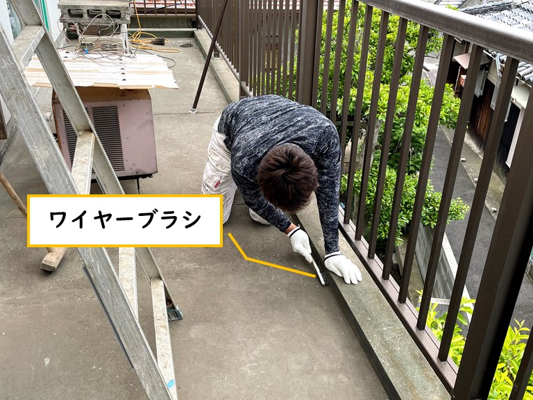 岩出市でケレン作業を行うのに、ワイヤーブラシという工具を使います