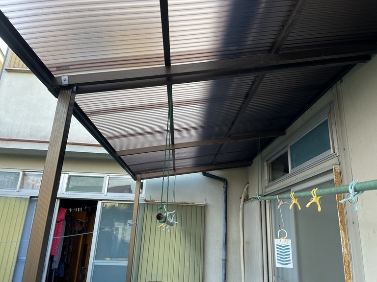 岩出市でテラスの波板を張り替えました