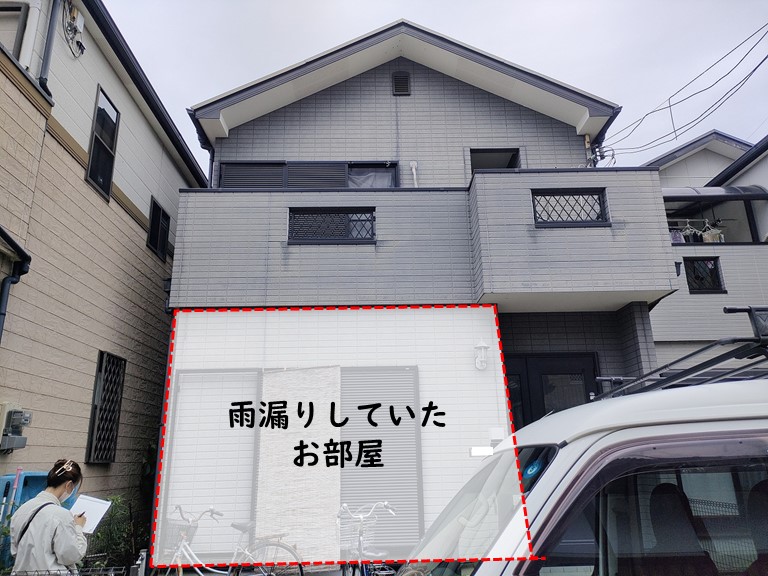 岩出市でバルコニーの下にあるお部屋から雨漏り発生
