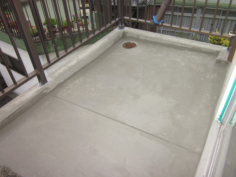 岩出市でベランダ防水を行うのに下地調整が完成しました