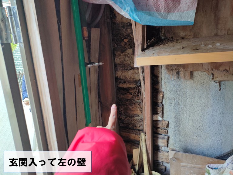 岩出市でモルタル壁の下地が腐食していました