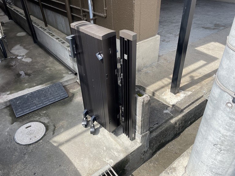 岩出市で両開きのカーゲートを設置