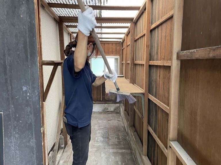 岩出市で倉庫の中を清掃しました