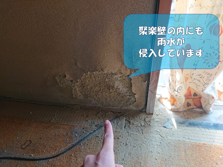 岩出市で倉庫の天井から雨水が落ちてくると聞き調査へ行きました