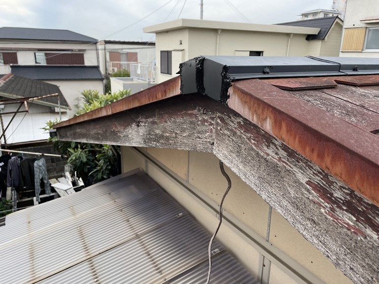 岩出市で棟板金の先の仕上げ