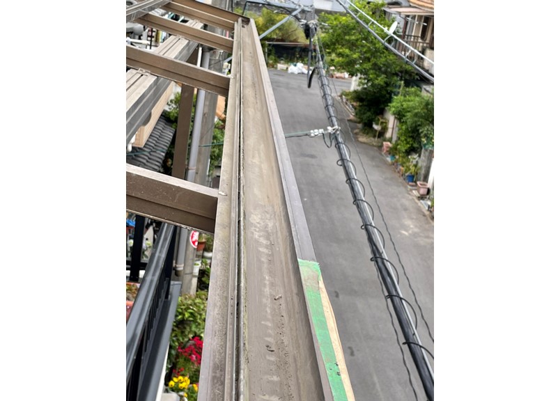 岩出市で樋掃除し、綺麗になりました