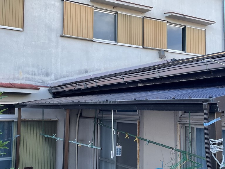 岩出市で波板張替工事が完成