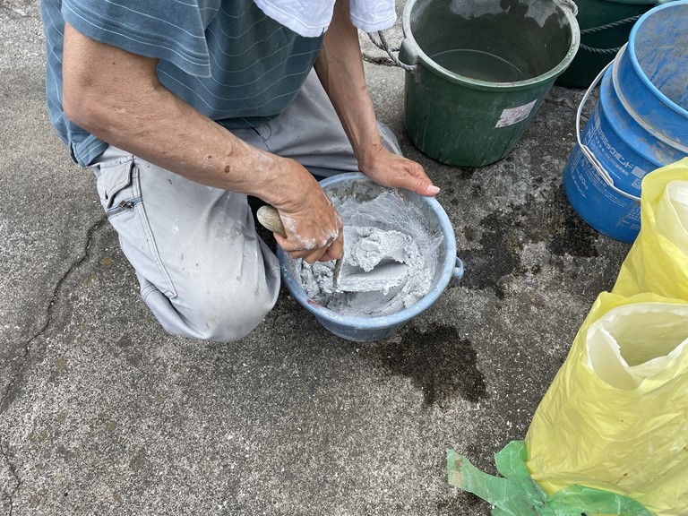 岩出市で漆喰を作ります