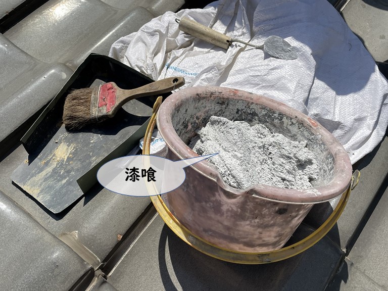 岩出市で漆喰を詰めていきます