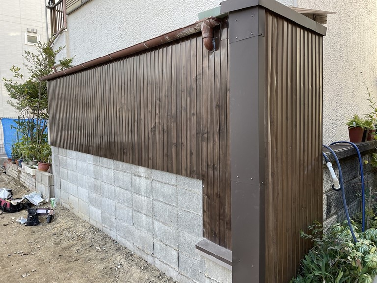 岩出市で目隠しの壁が完成しました