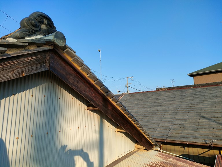 岩出市で破風板を染色しました