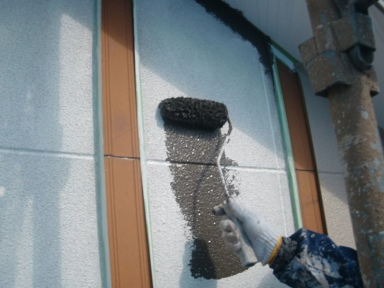 岩出市で色を分けて塗装します