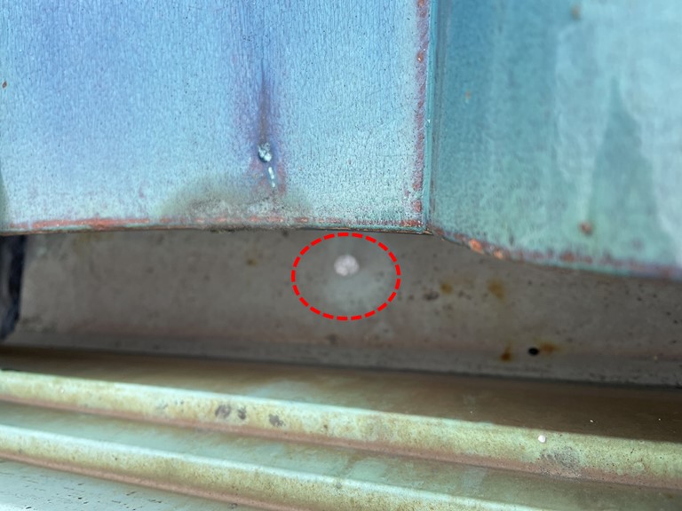 岩出市で銅にできた穴を補修します