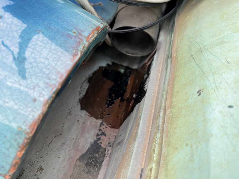 岩出市で銅製の軒樋にプライマーを塗装