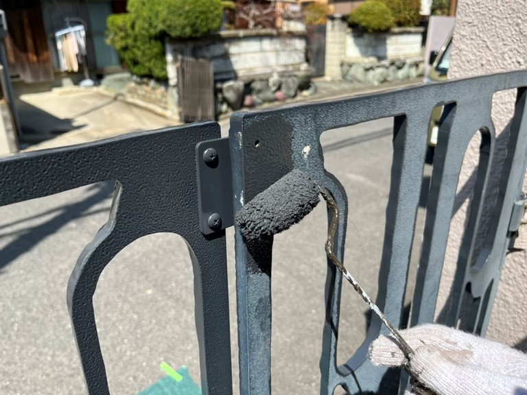 岩出市で門扉も塗装します