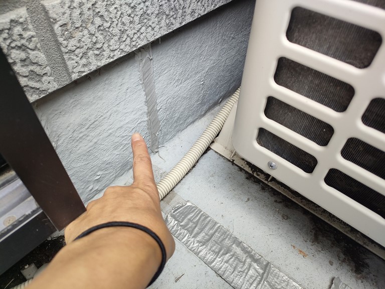 岩出市で防水層の立ち上がりにひび割れが・・・