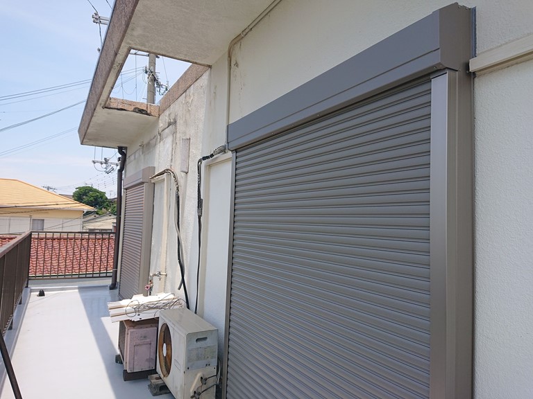 岩出市で防水工事とシャッター新設工事を行った時の写真
