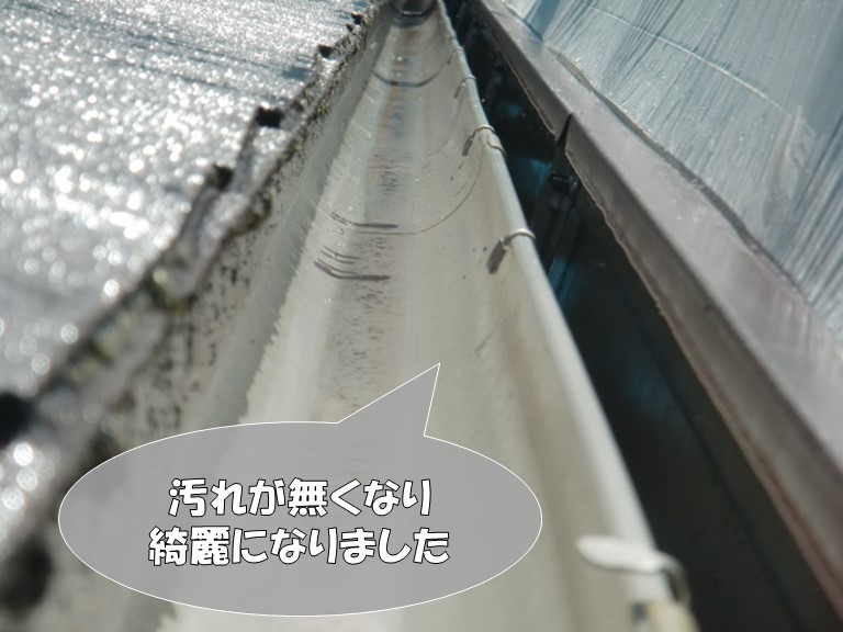 岩出市で雨樋の汚れを高圧洗浄で落とし綺麗になりました