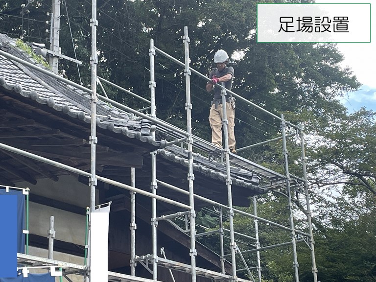 岩出市のお寺に足場を設置します