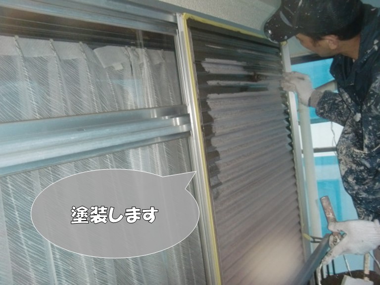 岩出市のシャッター塗装の様子