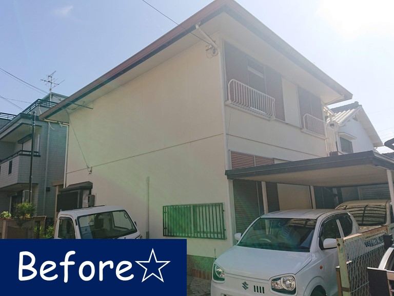 岩出市の屋根・外壁・付帯部塗装を行う前の写真、雨戸・カーポートも入れ替えます