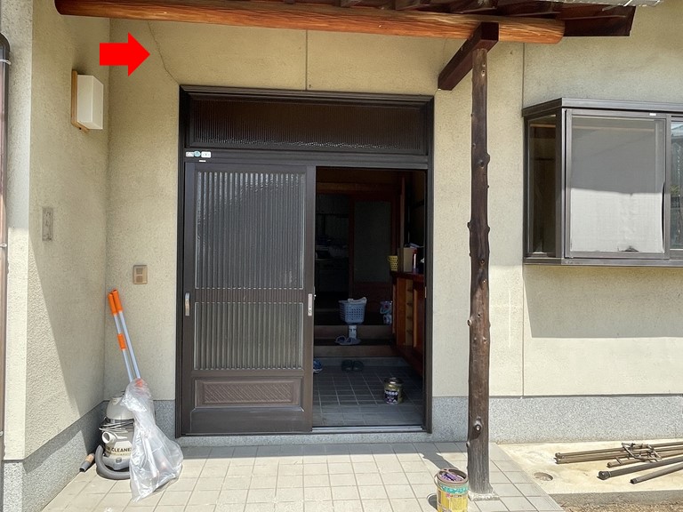 岩出市の玄関にクラック
