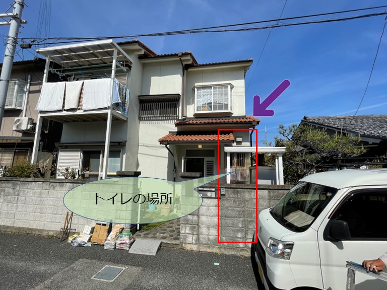 紀の川市でトイレの上にある下屋を調査