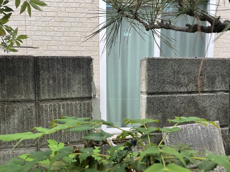 紀の川市でブロック塀が一部落下した